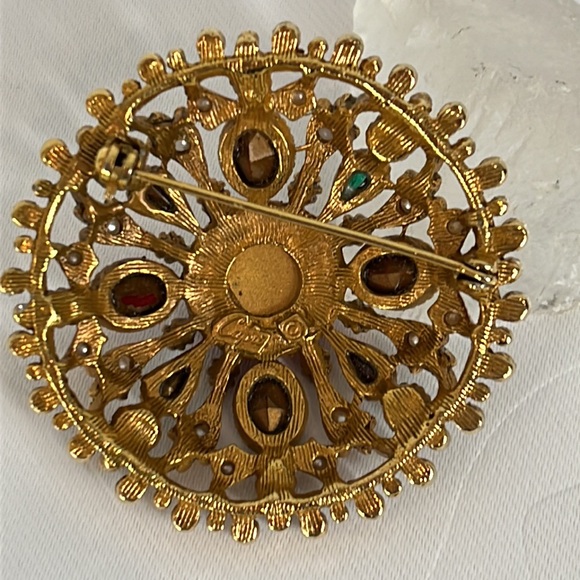Capri Signed Round Vintage Glass Cabochon Crystals Pearl Gold Tone Metal Brooch - Picture 11 of 15